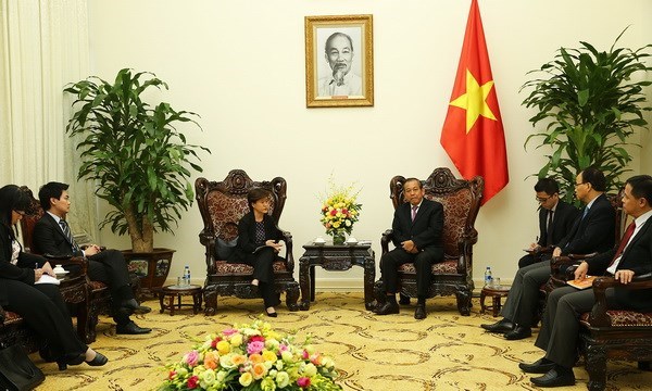 政府常务副总理张和平会见新加坡驻越大使凯瑟琳 hinh anh 1