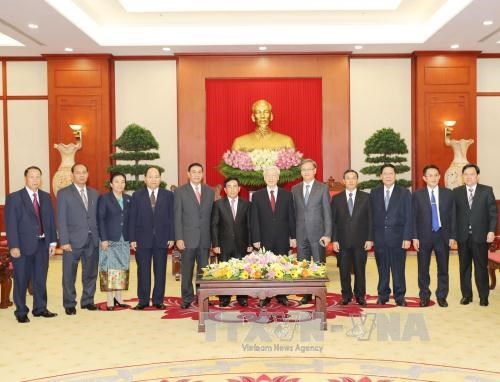 越南党和国家领导人分别会见老挝国家副主席潘坎•维帕万 hinh anh 1