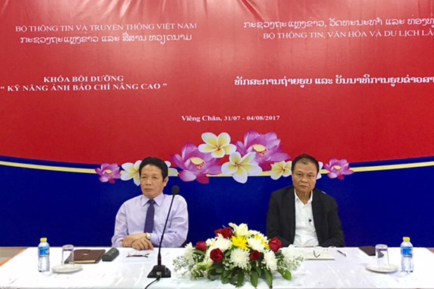 越南帮助老挝新闻工作者队伍提高新闻媒体业务水平 hinh anh 1