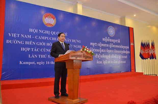 越柬建交50周年：越柬承诺携手建设和平、友谊、合作与共同发展的边界线 hinh anh 1