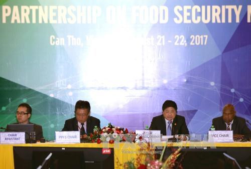 2017年APEC会议：推进落实APEC有关加强粮食安全和应对气候变化的战略框架 hinh anh 1