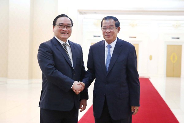 越柬关系50周年：越柬两国首都深化双边合作关系 hinh anh 1