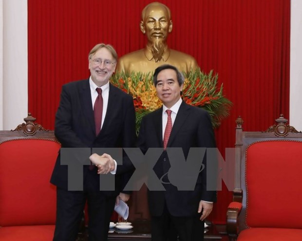 博纳德•朗耶：力争2018年夏季通过《欧盟与越南自由贸易协定》 hinh anh 1