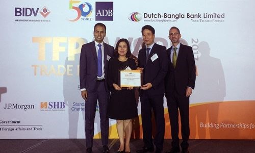 越南投资与发展银行荣获“2017年越南最佳贸易企业伙伴银行”奖 hinh anh 1