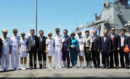 韩国两艘海军舰艇访问岘港市 hinh anh 1
