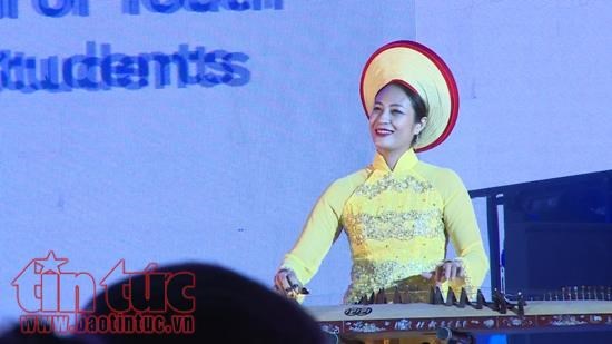 世界青年与学生联欢节：越南做开场表演 hinh anh 1