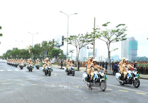 政府总理阮春福出席2017年APEC领导人会议周反恐演练和安保出征仪式 hinh anh 3