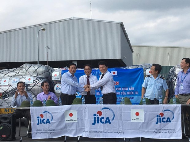 日本政府为遭受12号台风影响的中部各省提供援助 hinh anh 1
