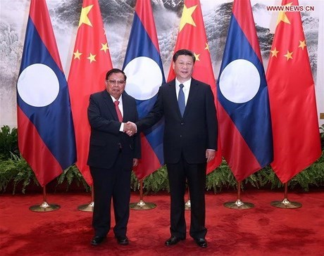 老挝与中国签署17项合作文件 hinh anh 1