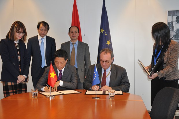 越南与欧盟签署财政协议 hinh anh 1