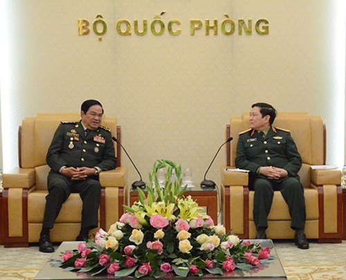 吴春历大将会见柬埔寨老战士协会代表团及老挝老战士协会代表团 hinh anh 1