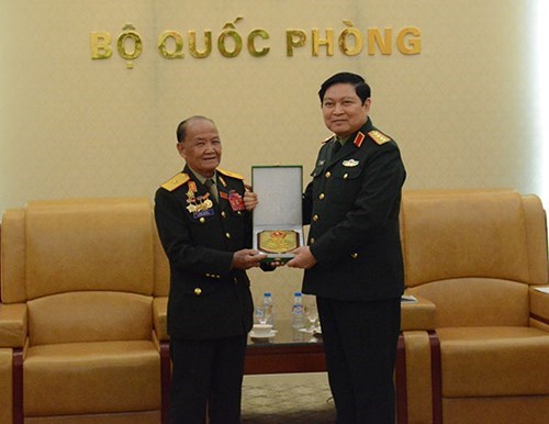 吴春历大将会见柬埔寨老战士协会代表团及老挝老战士协会代表团 hinh anh 2