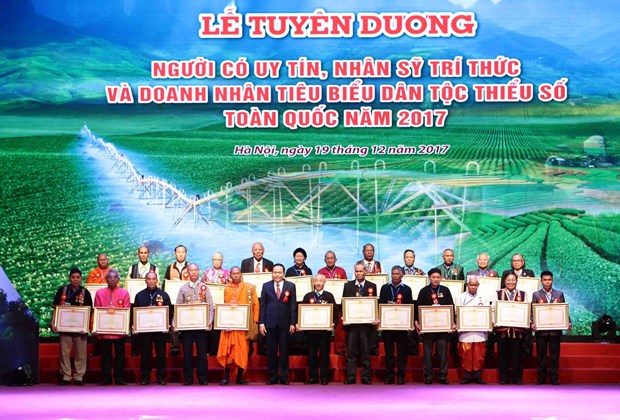 512名少数民族代表出席2017年少数民族模范代表表彰大会 hinh anh 2
