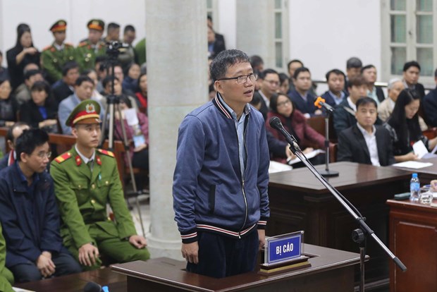 郑春青及其同案犯案件：22名被告人出庭受审 hinh anh 2