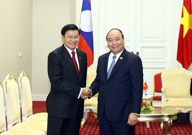 政府总理阮春福会见老挝总理通伦·西苏里 hinh anh 1