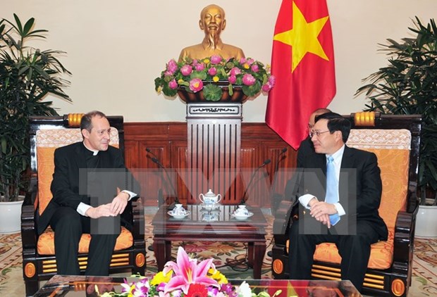 梵蒂冈圣座国务院副秘书长卡米莱里访问越南 hinh anh 2
