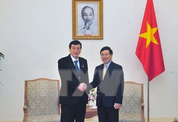 越南政府副总理范平明会见日本参议院议员代表团 hinh anh 1