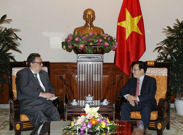 越南政府副总理兼外长范平明会见芬兰新任驻越大使卡里·卡希洛托 hinh anh 1