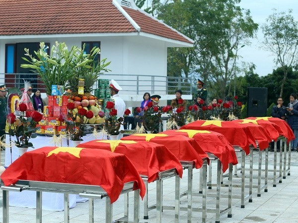 将在柬牺牲的94具越南志愿军及专家遗骸归国安葬 hinh anh 1