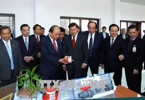 越南政府总理阮春福出席老挝科学技术管理干部培训中心落成仪式 hinh anh 2