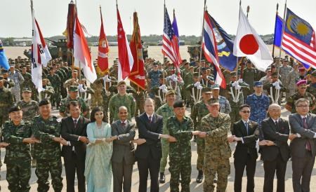 近30国家参加东南亚最具规模的军演 hinh anh 1