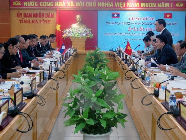老挝国会民族委员会主任访问河静省 hinh anh 1