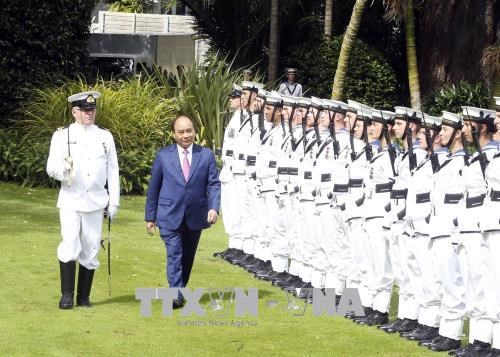 新西兰总理举行仪式 欢迎越南政府总理阮春福到访 hinh anh 1