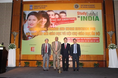 越南与印度寻找措施来促进双边教育交流 hinh anh 1