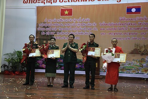 “越老柬三国团结战斗之情”文学、艺术创作竞赛举行颁奖仪式 hinh anh 1