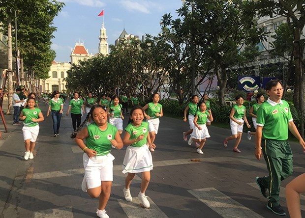 2018年奥林匹克日全民健身跑步活动在河内和胡志明市等地正式启动 hinh anh 1