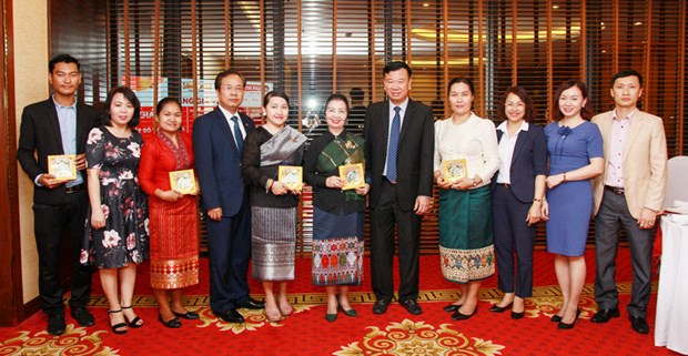 老挝建国阵线中央委员会代表团对广宁省进行访问 hinh anh 1