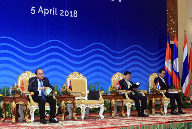 越南政府总理阮春福出席湄公河委员会第三届峰会 hinh anh 2