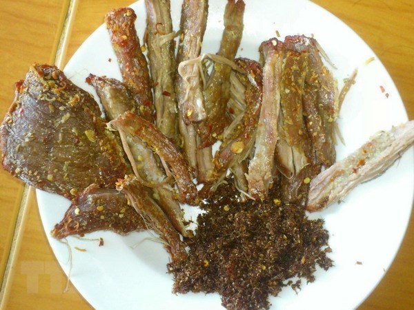 一晒牛肉——越南“火炉”西原地区的土产 hinh anh 1