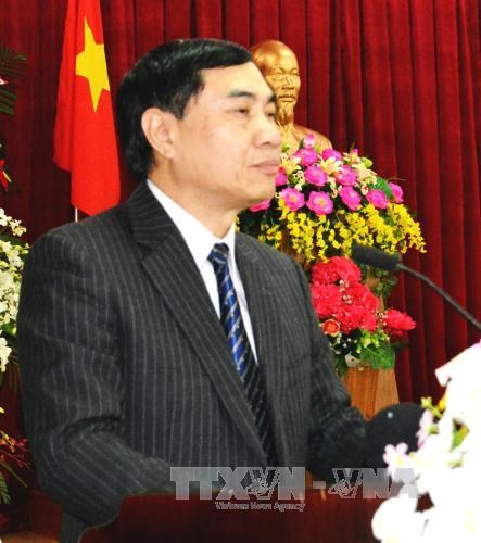越共中央政治局对提交十二届七中全会审议的提案提出意见 hinh anh 1