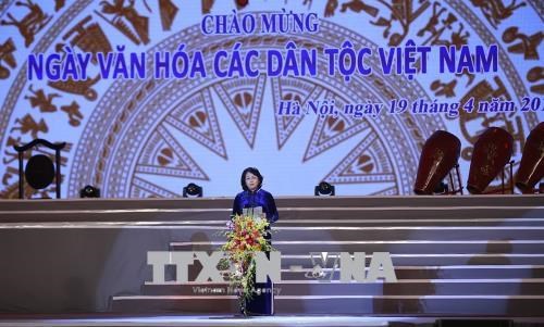 越南国家副主席邓氏玉盛：继续保护和弘扬民族文化的价值 hinh anh 2