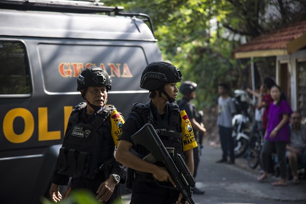 印度尼西亚三所教堂发生爆炸 死亡人数继续上升 hinh anh 1