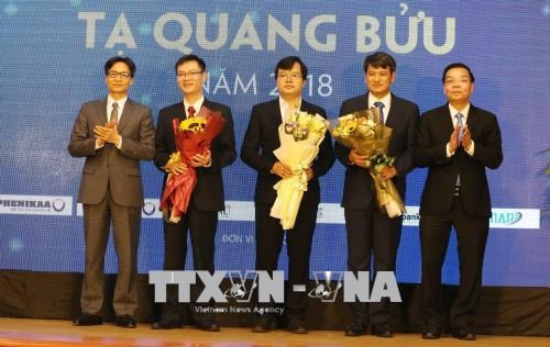 5·18越南科技日: 2018年谢光宝奖颁奖仪式在河内举行 hinh anh 1