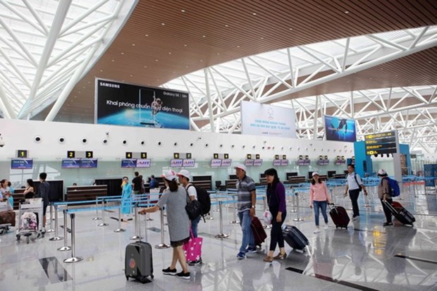 越南全国各航空港旅客客流量持续猛增 hinh anh 1
