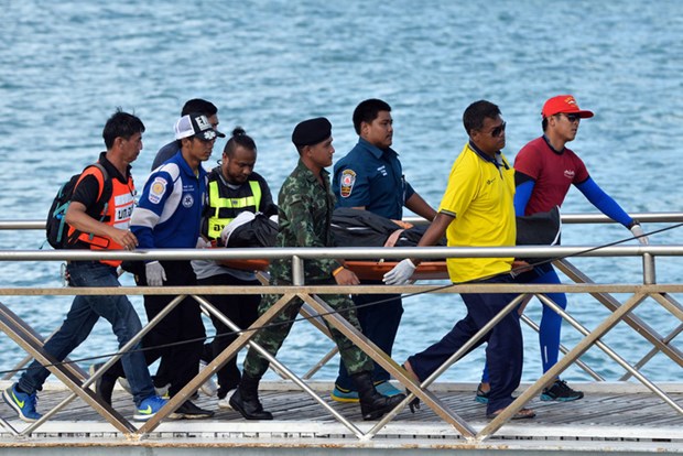 泰国普吉岛沉船事故：遇难人数已增加至40人 hinh anh 1