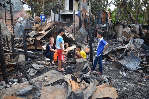 柬埔寨金边发生火灾 越裔近60间房屋被烧毁 hinh anh 3
