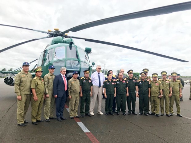 俄国向老挝交接4架维修好的直升机 hinh anh 2