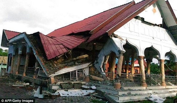 印度尼西亚地震：至少50人伤亡 hinh anh 1