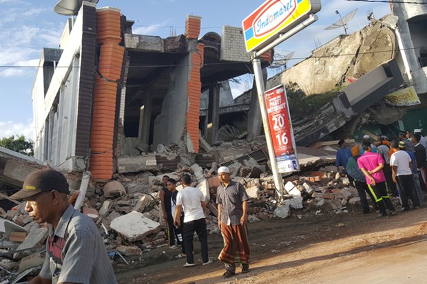 印度尼西亚地震：至少50人伤亡 hinh anh 2