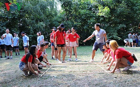 泛欧越南青年大学生夏令营有助于增强旅欧越南青年大学生的团结友谊 hinh anh 2