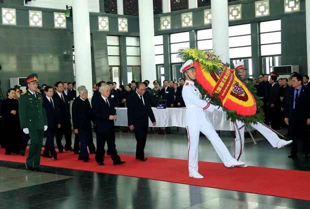 越南国家主席陈大光吊唁仪式隆重举行 hinh anh 1