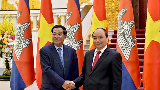 越南政府总理阮春福会见柬埔寨首相洪森 hinh anh 1