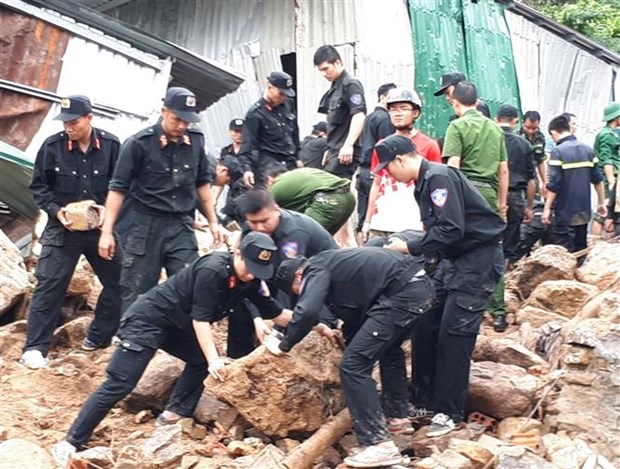 受台风影响庆和省12死亡11人受伤5人失踪 hinh anh 2