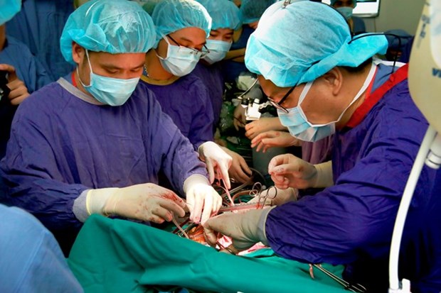 首例儿童患者跨地域肾移植手术取得成功 hinh anh 1