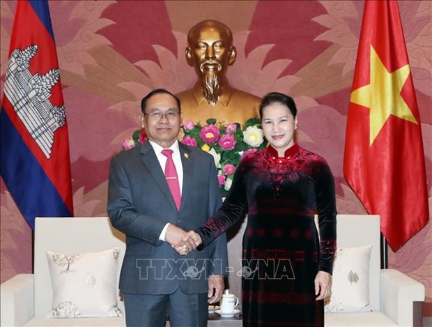 越南国会主席阮氏金银会见柬埔寨王国参议院副议长狄诺 hinh anh 1