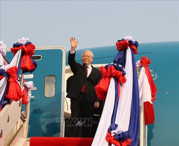 越共中央总书记、国家主席阮富仲抵达老挝首都万象 开始对老挝进行正式友好访问 hinh anh 1
